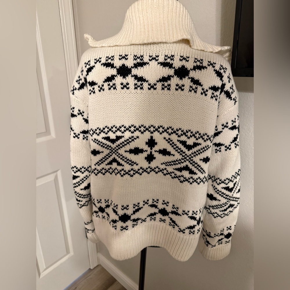 Vici Black and White Patterned V-Neck Sweater - Picture 5 of 8